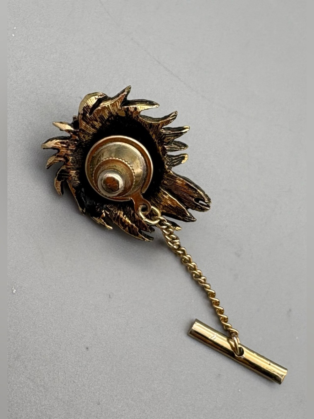 Vtg Lion's Head Animal Tie Tack Lapel Pin Gold Tone Green Eyes - Picture 2 of 2